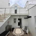As Estrelas -trois Hebergements Au Choix Acces Independants Meme Rue - Proche Centre -calme -confort -climatises - Plages -surf- Parking Free Semesterbostad Peniche